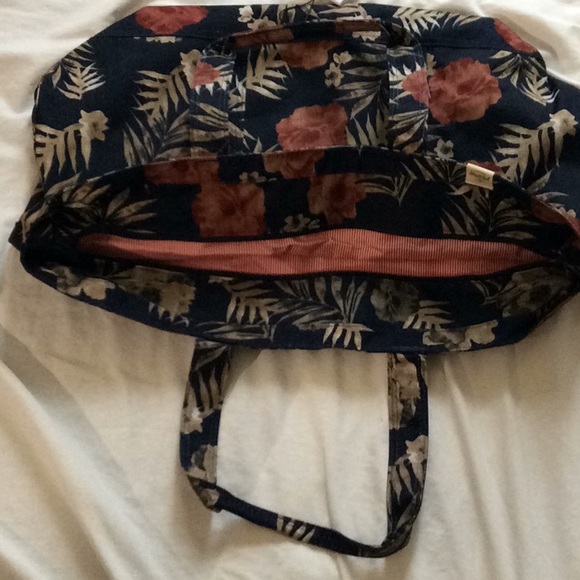 Herchel Tote Bamfield Mid - Picture 3 of 10